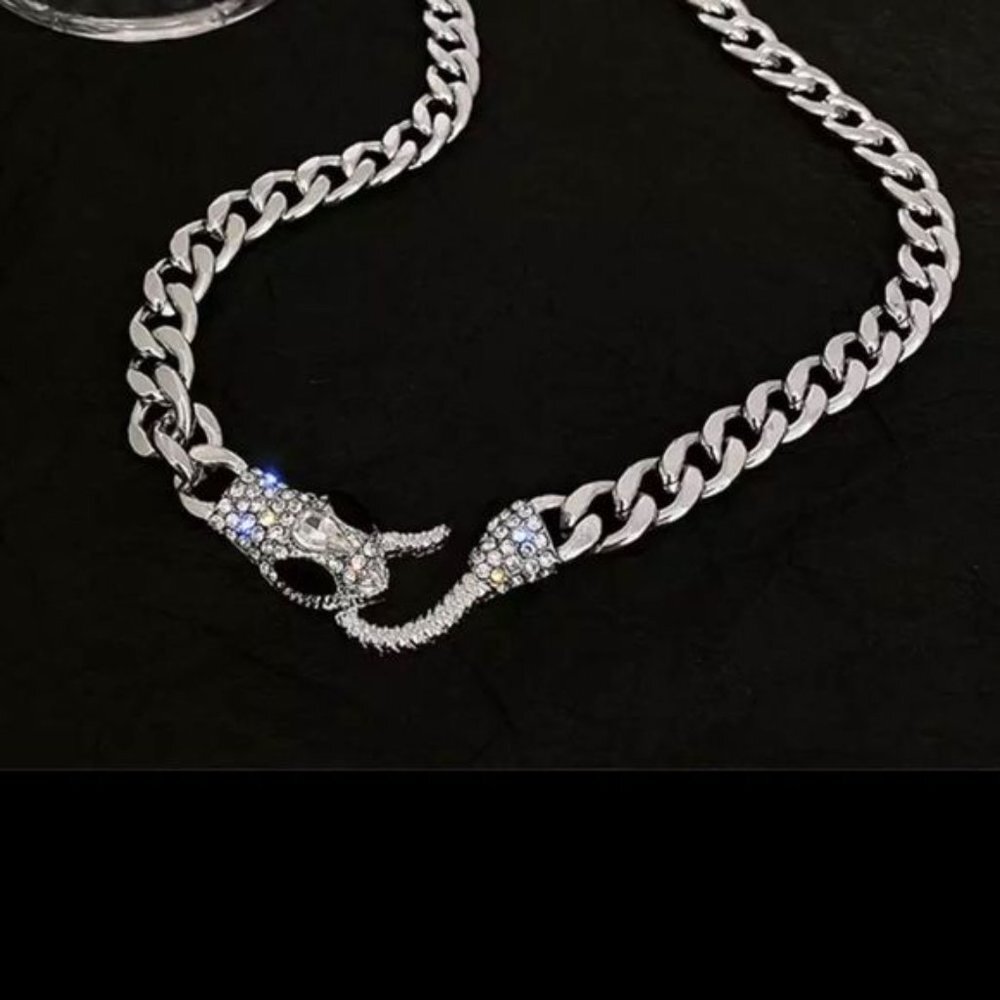 New Crystal Snake Chain Necklace - Picture 6 of 6